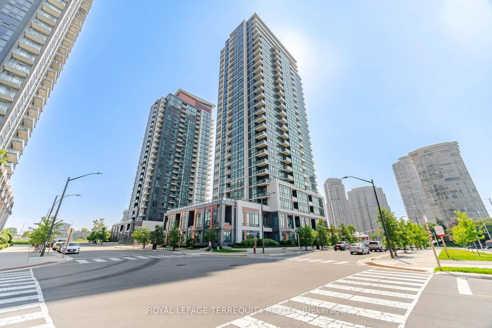 #703 - 75 Eglinton Avenue W