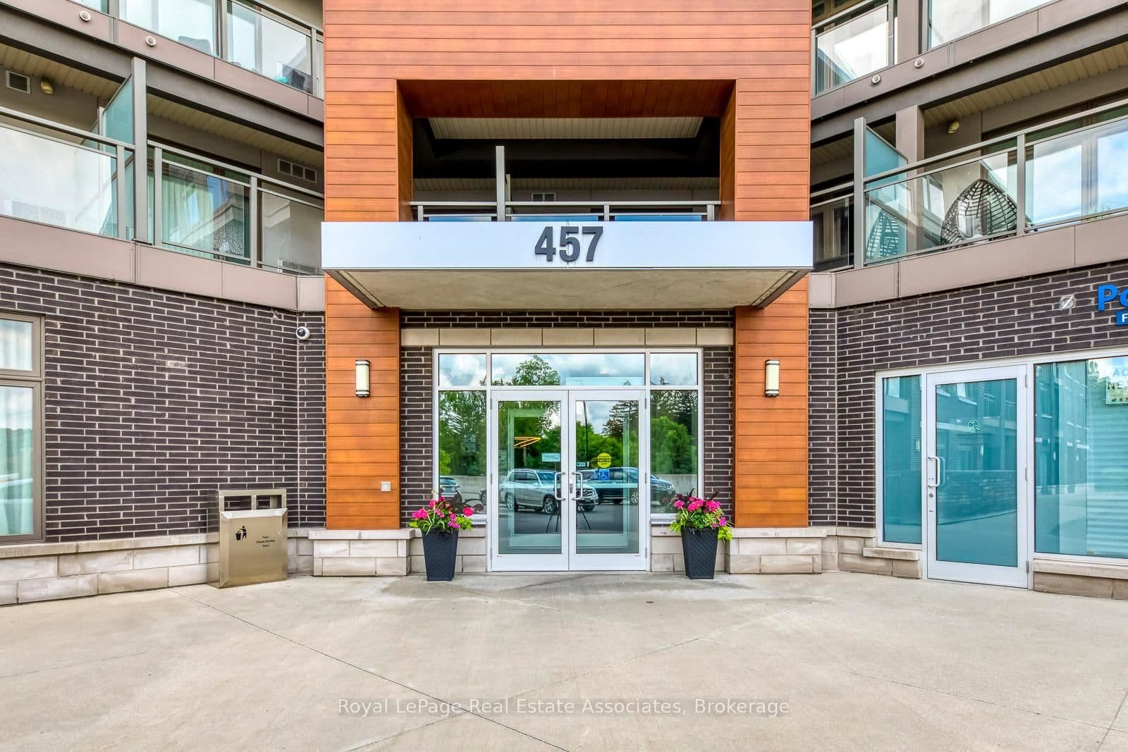 457 Plains Road E, Unit 324