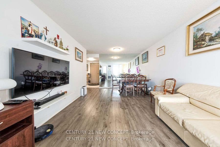 #932 - 22 Southport Street