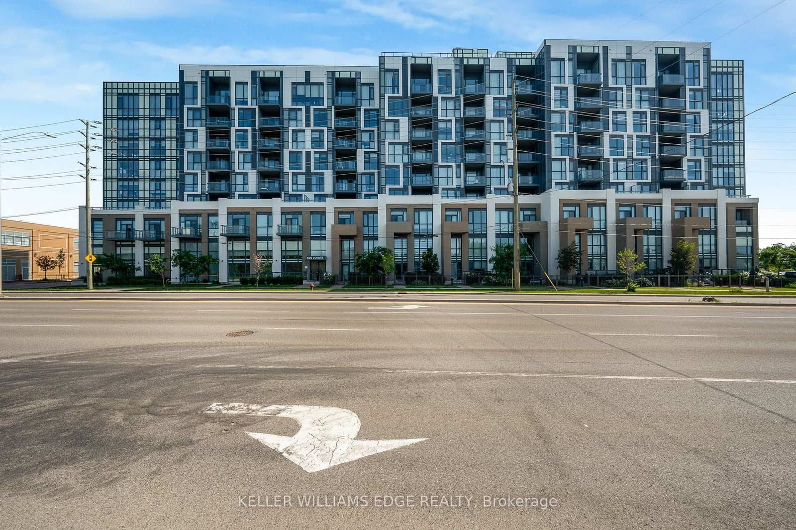 #305 - 509 Dundas Street W
