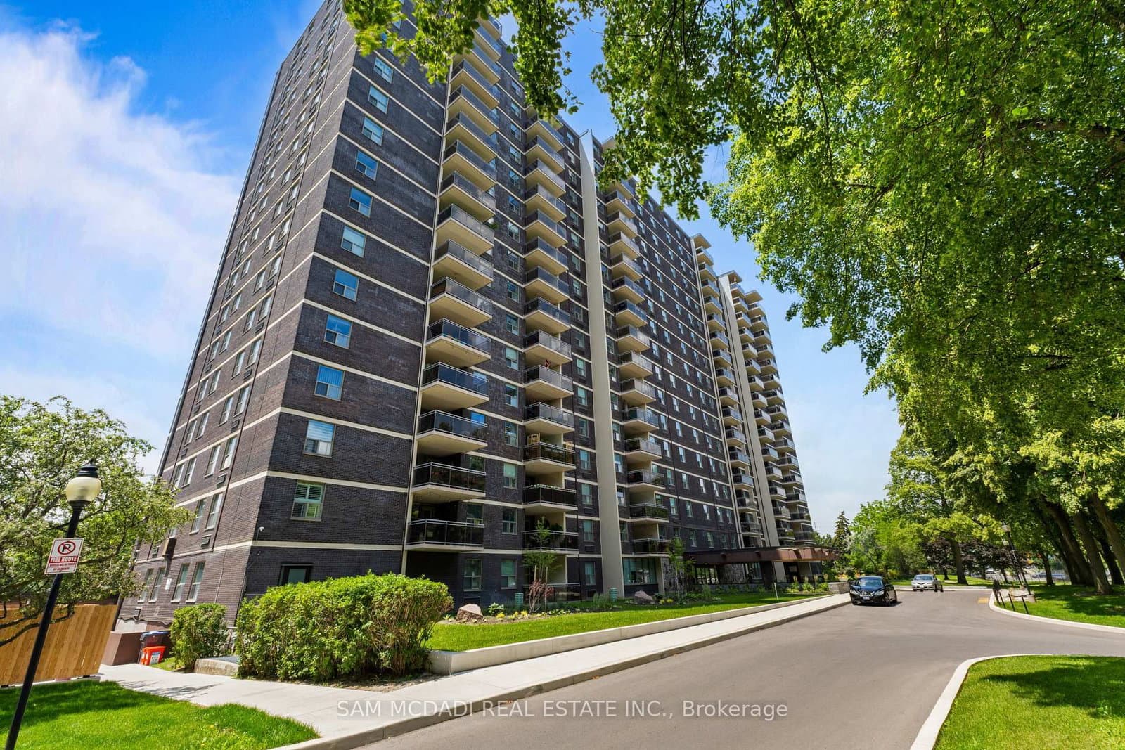 #412 - 966 Inverhouse Drive
