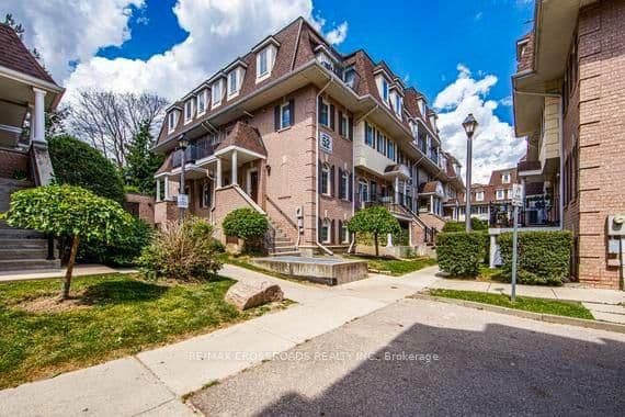 52 Sidney Belsey Crescent, Unit 204