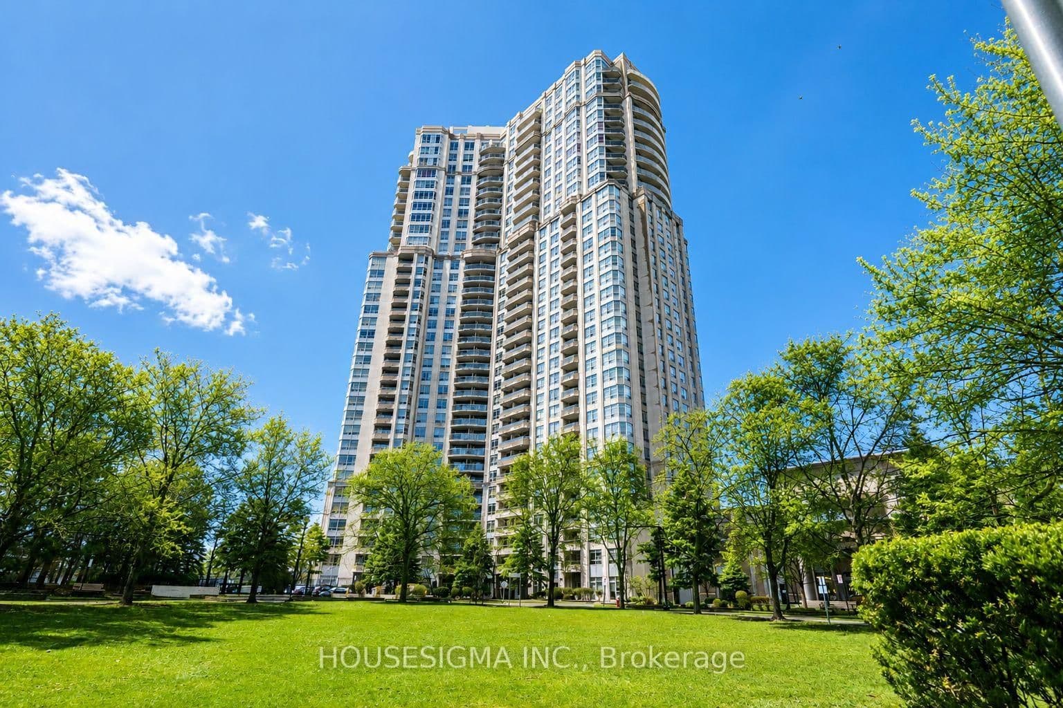 #513 - 35 Kingsbridge Garden Circle