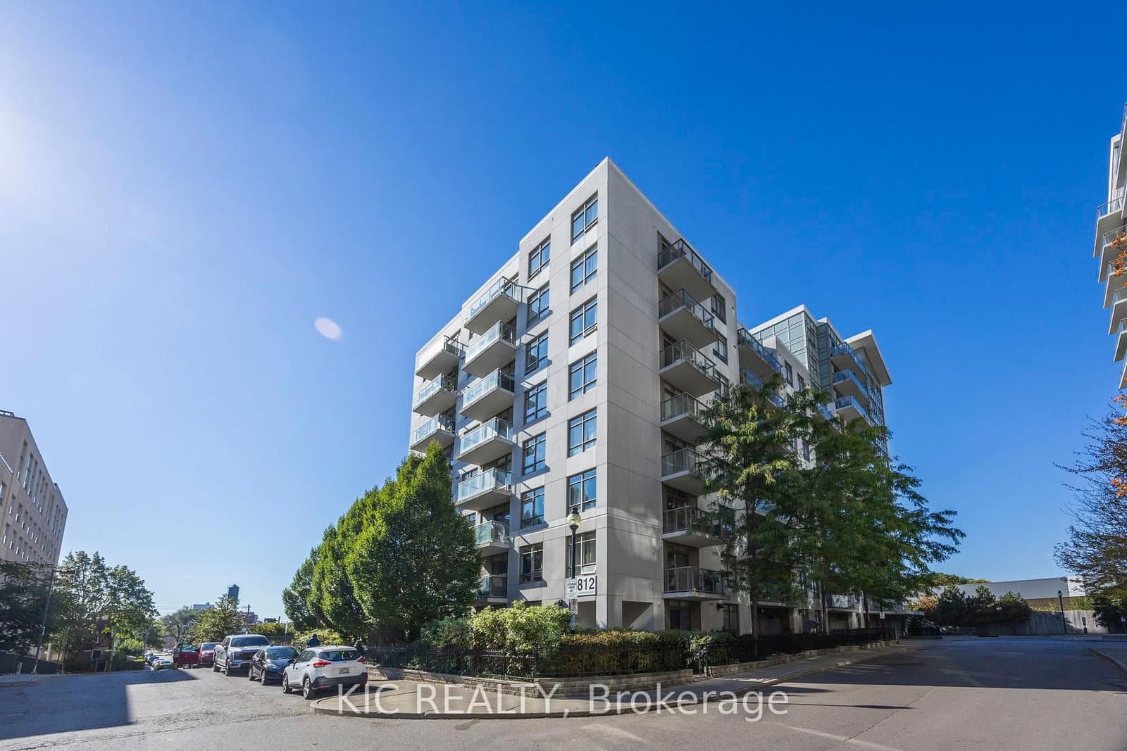 812 Lansdowne Avenue, Unit 901