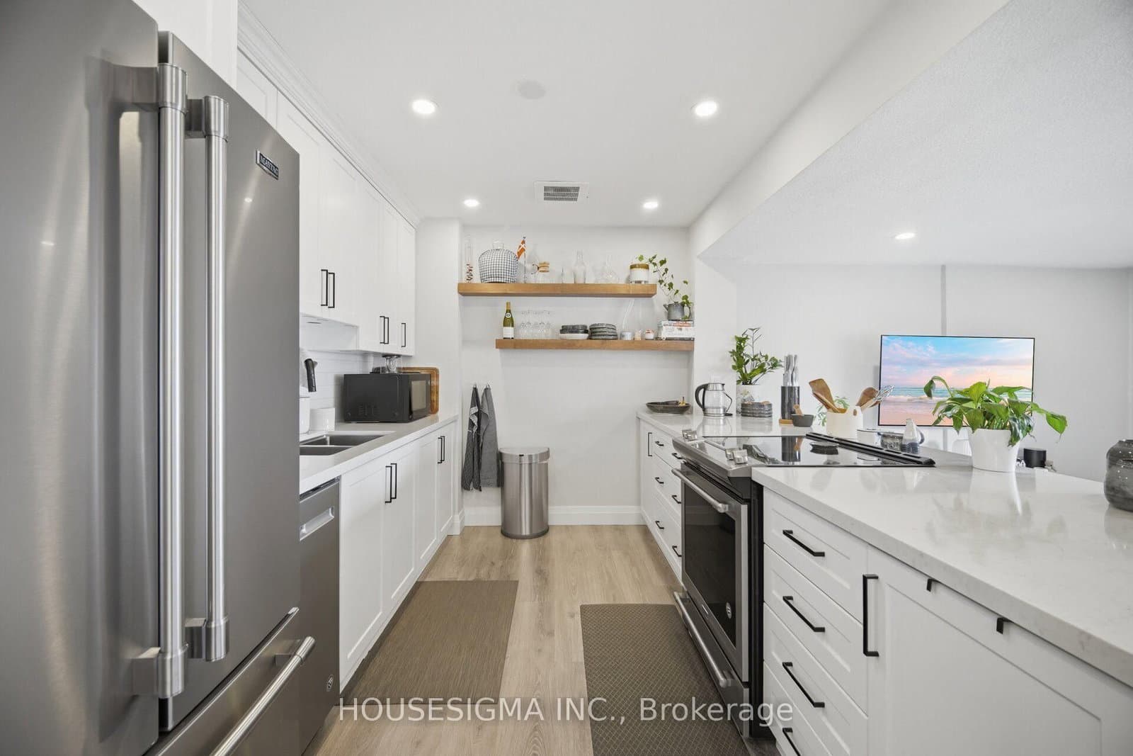 #801 - 15 Elizabeth Street N