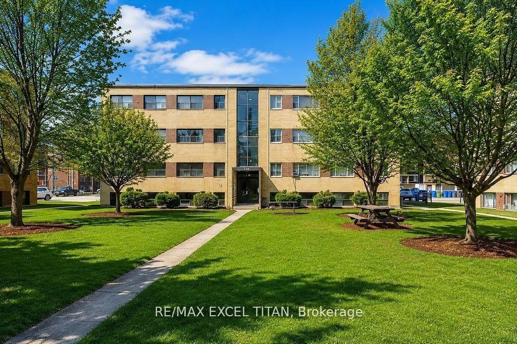 #4 - 799 Robinson Street
