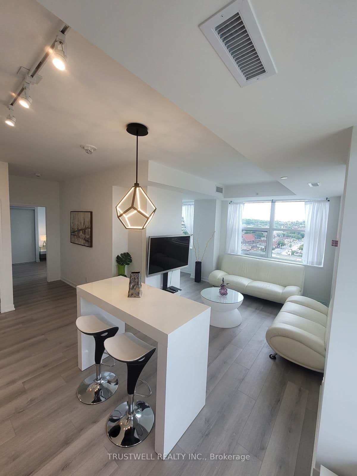1787 St. Clair Avenue W, Unit 1013