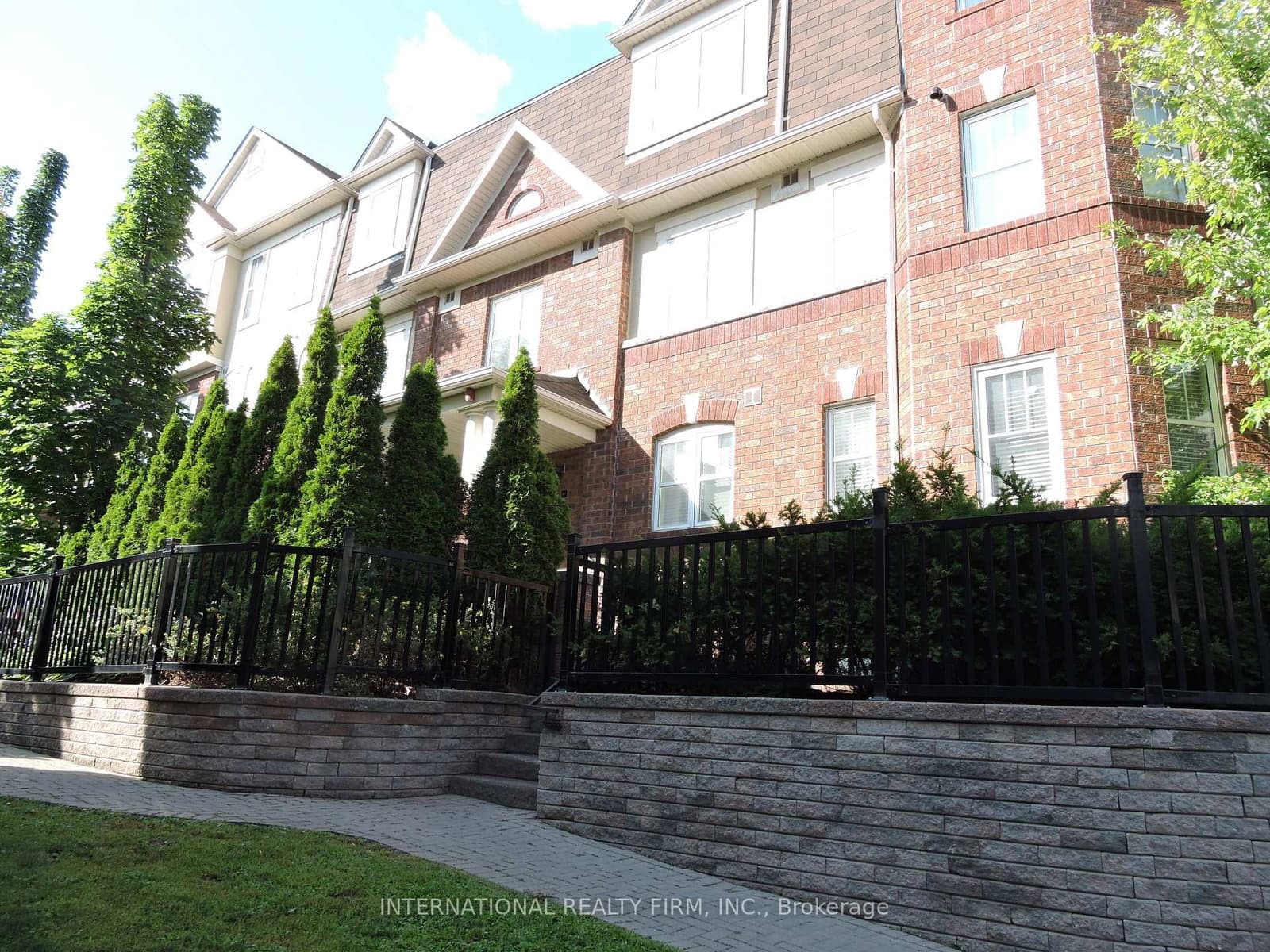 #5 - 710 Neighbourhood Circle