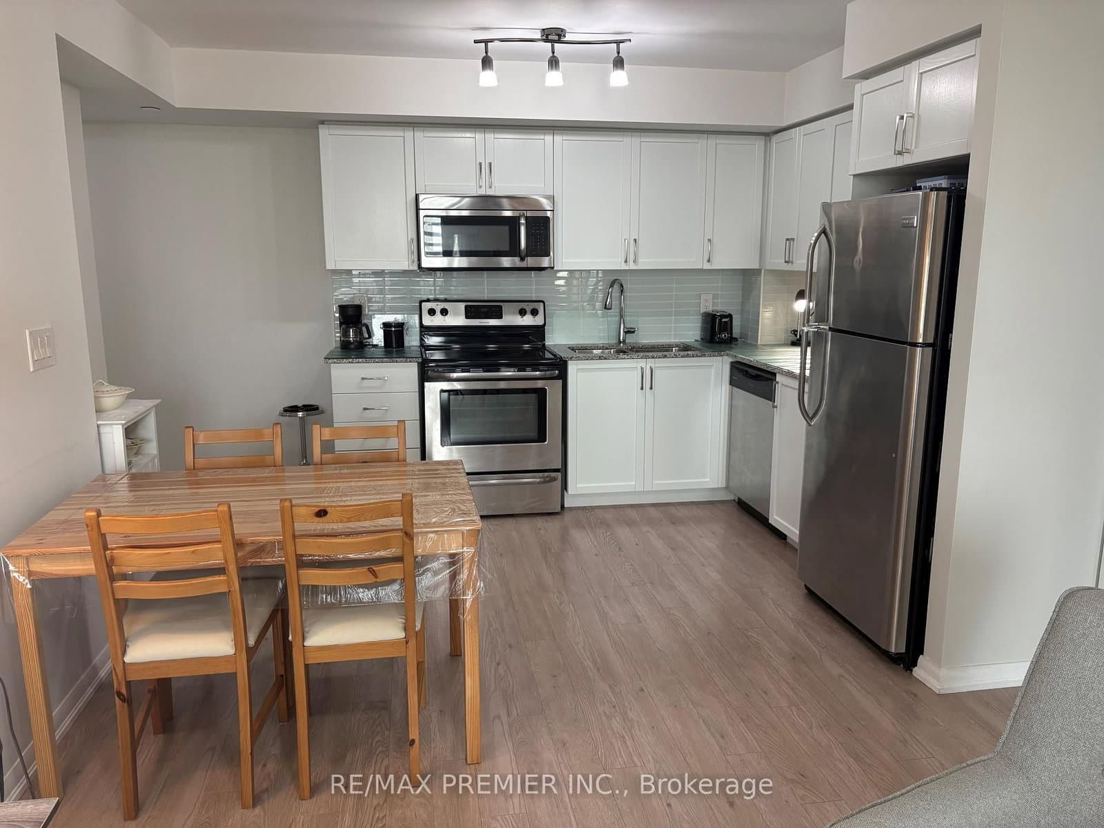 #406 - 800 Lawrence Avenue W