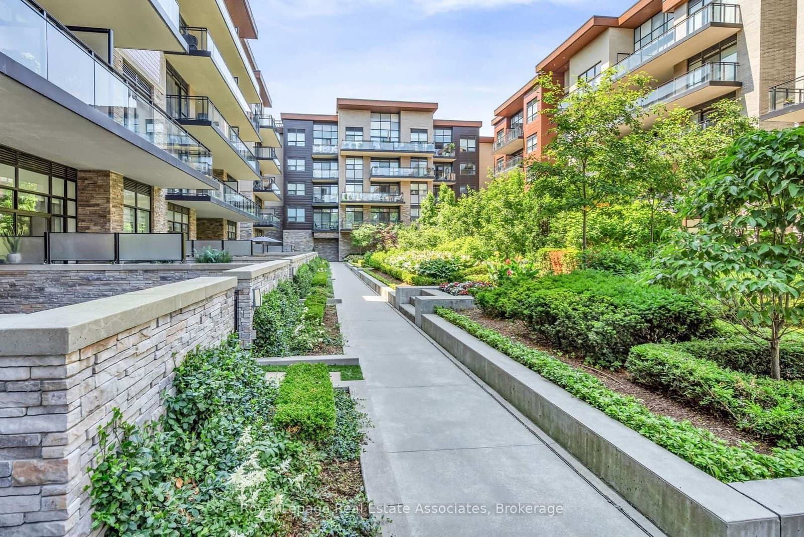#GR26 - 1575 Lakeshore Road W