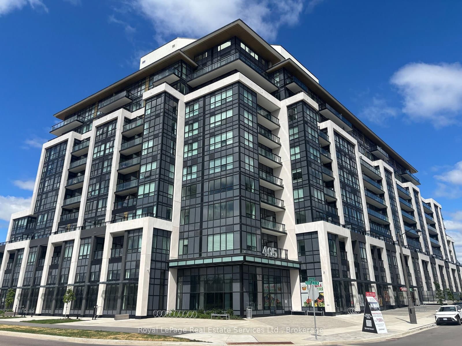 405 Dundas Street W, Unit 332