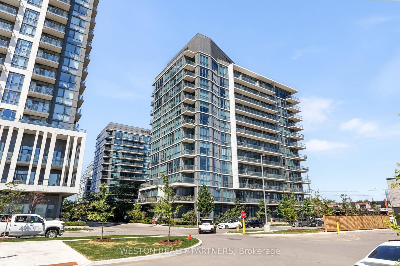 #1118 - 1185 The Queensway