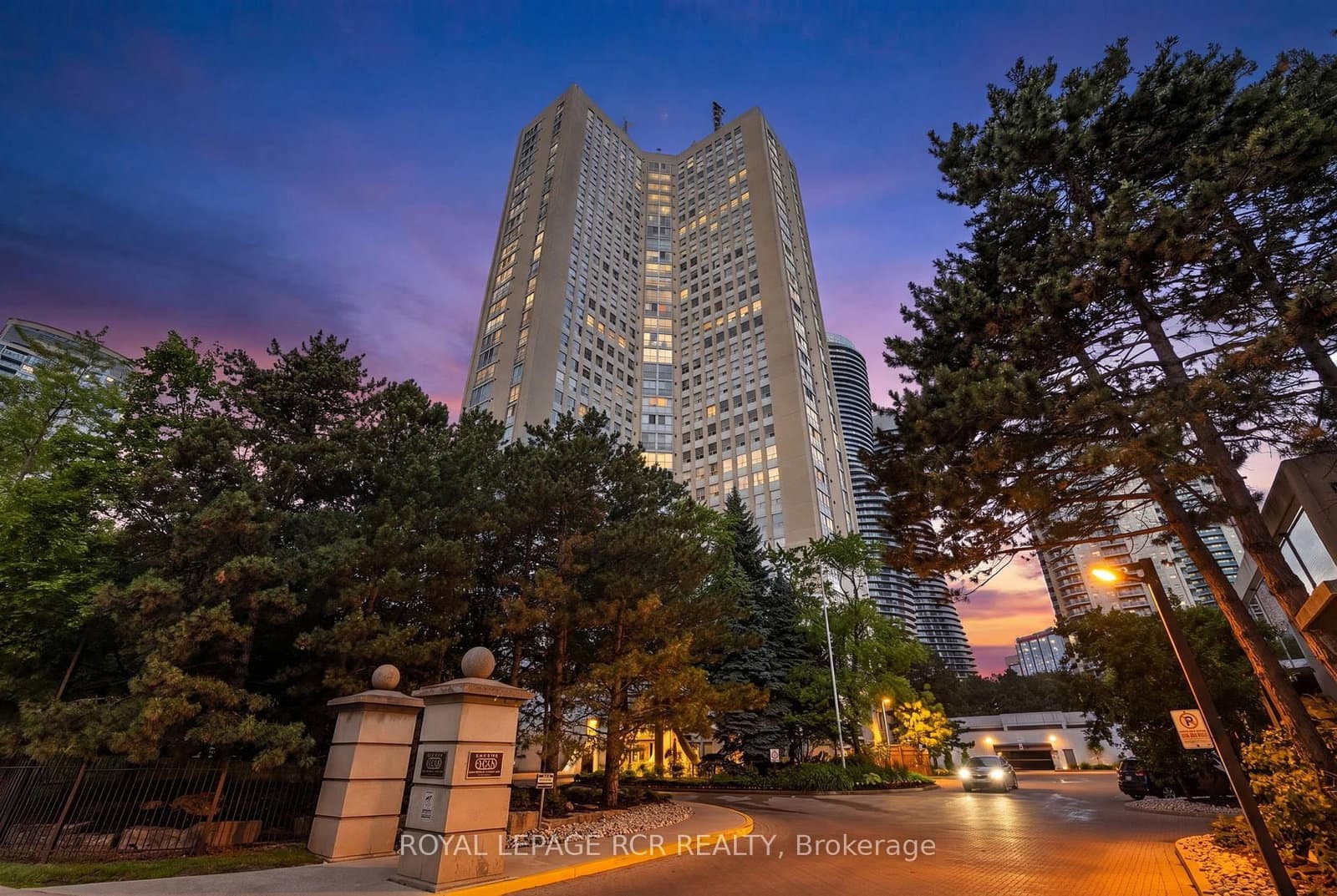 #303 - 3650 Kaneff Crescent