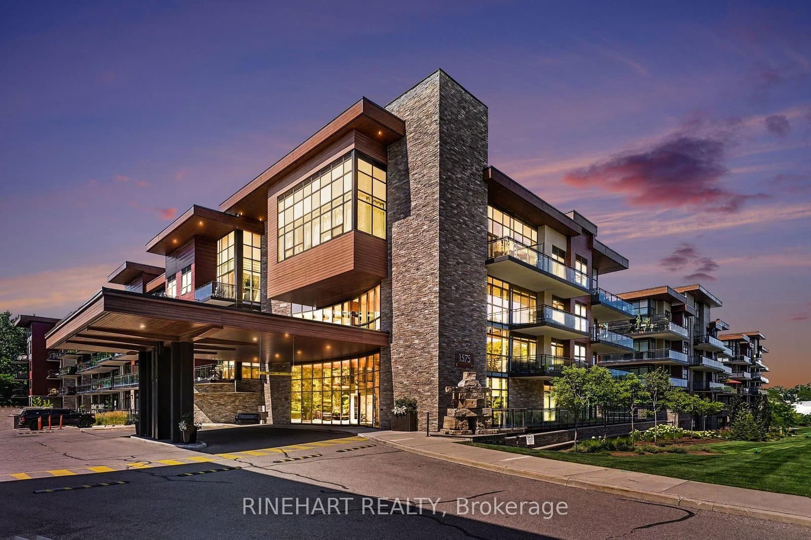 #352 - 1575 Lakeshore Road W