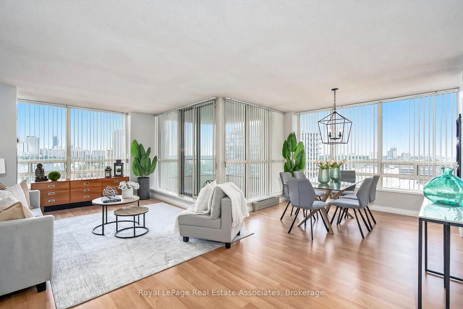 #1611 - 75 King Street E