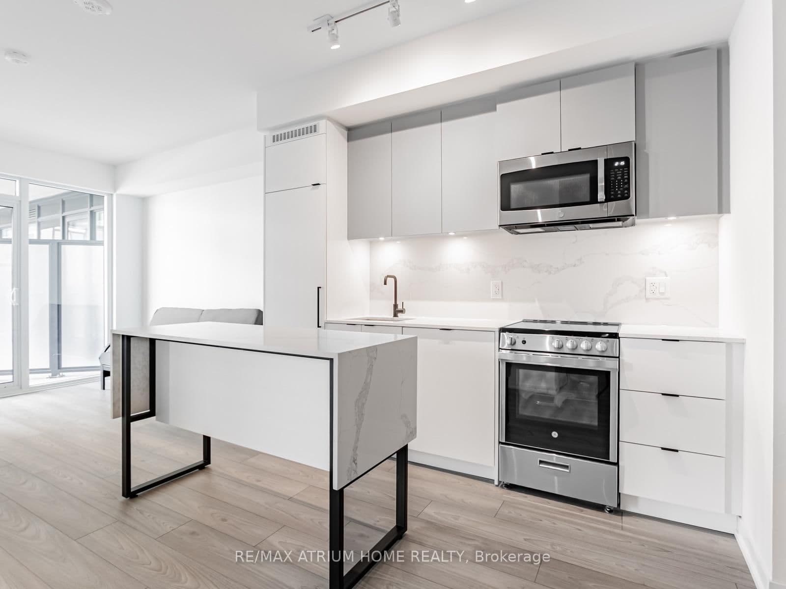 285 Dufferin Street, Unit 827