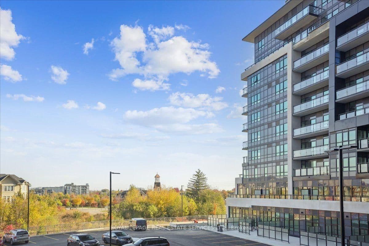 395 Dundas Street W, Unit 239
