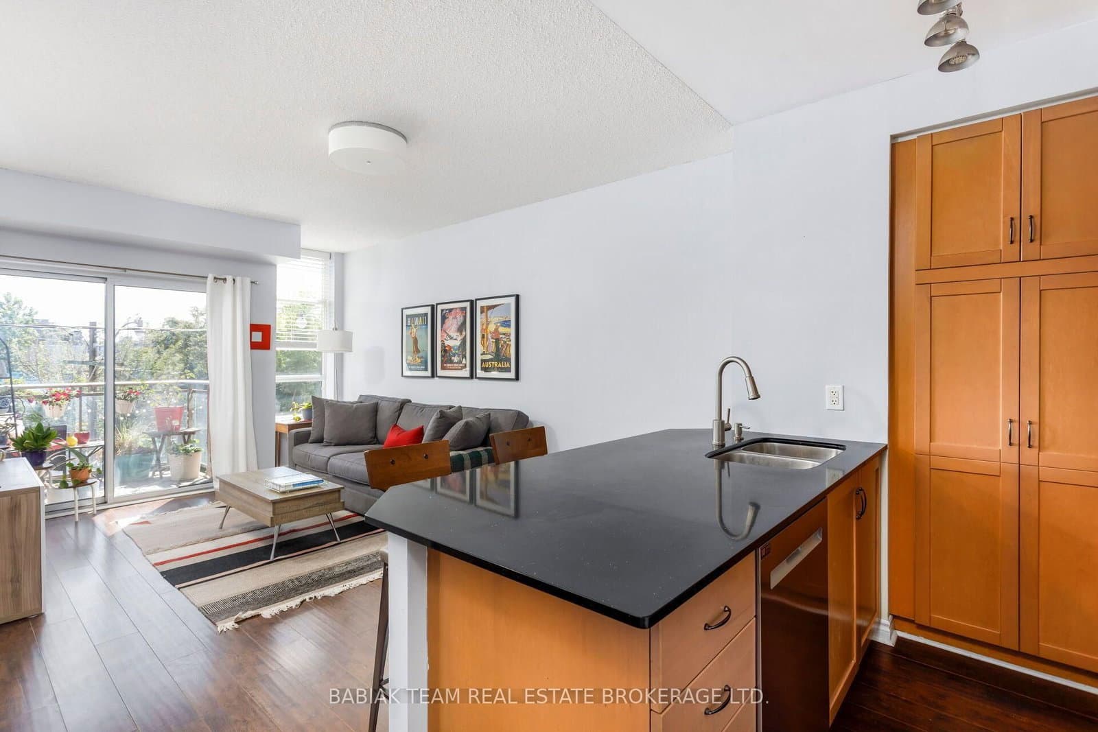 #307 - 2495 Dundas Street West Street