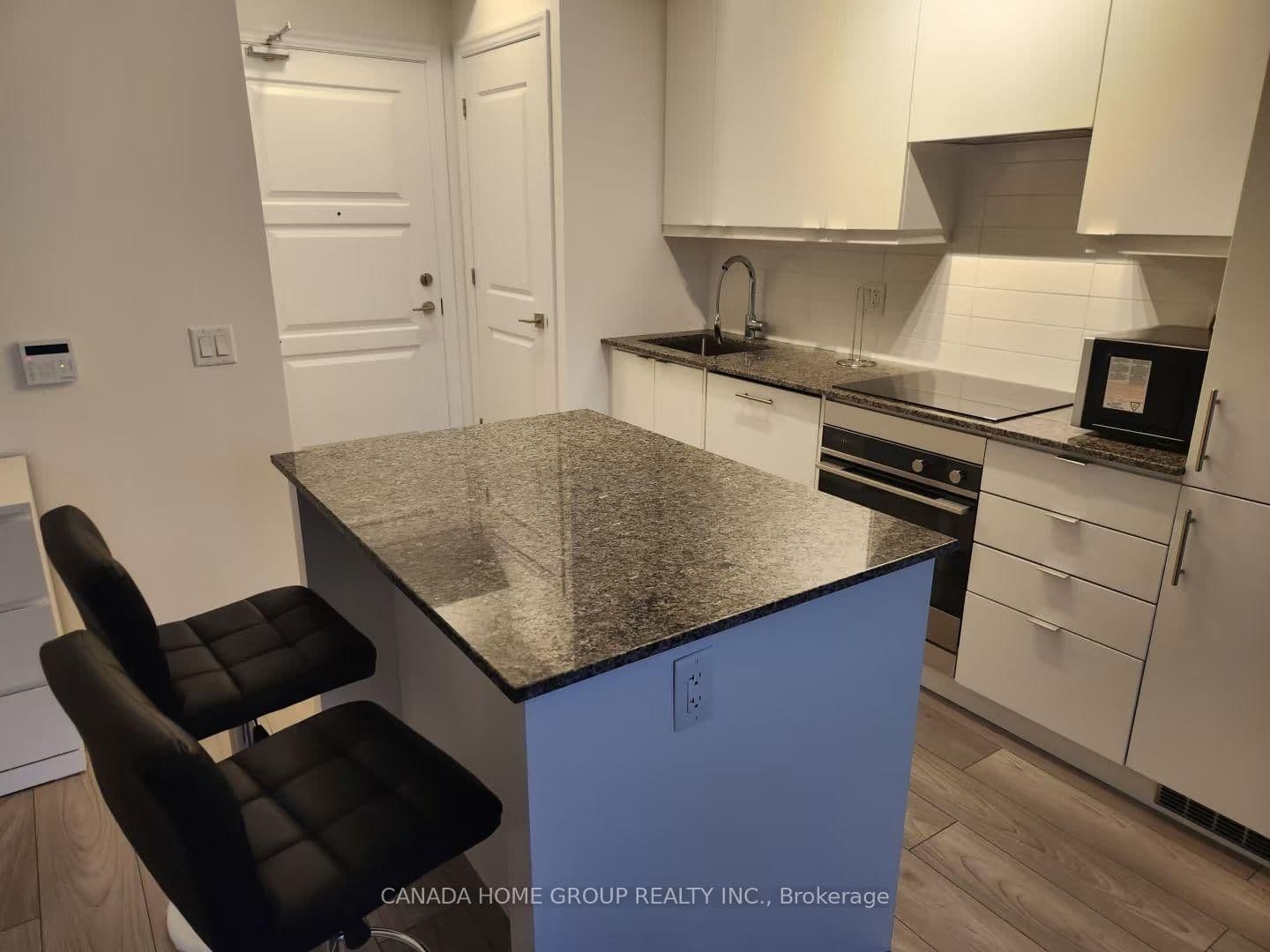 36 Elm Drive W, Unit 2810