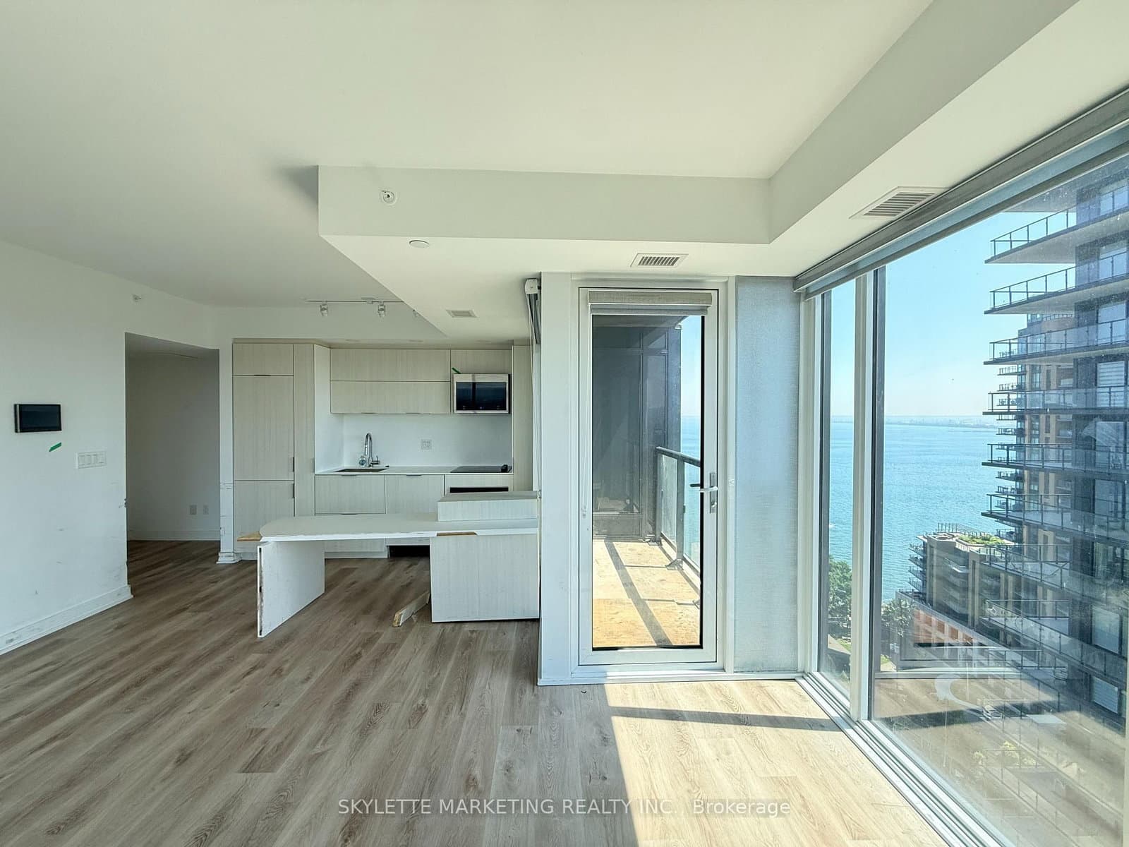 #1810 - 370 Martha Street