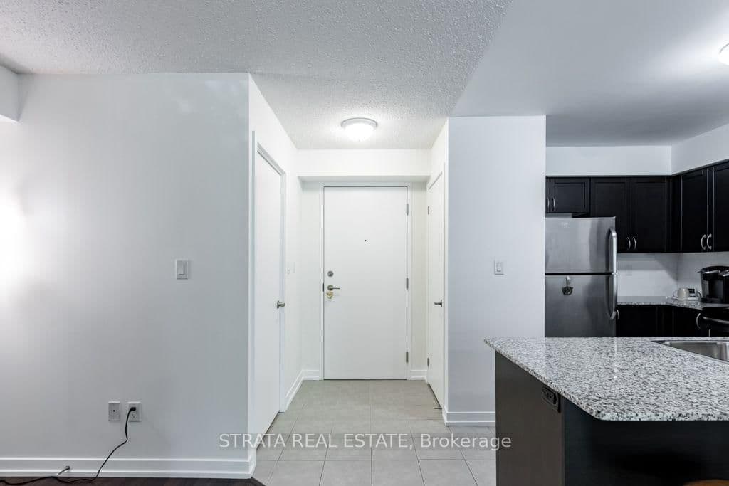 816 Lansdowne Avenue, Unit 111