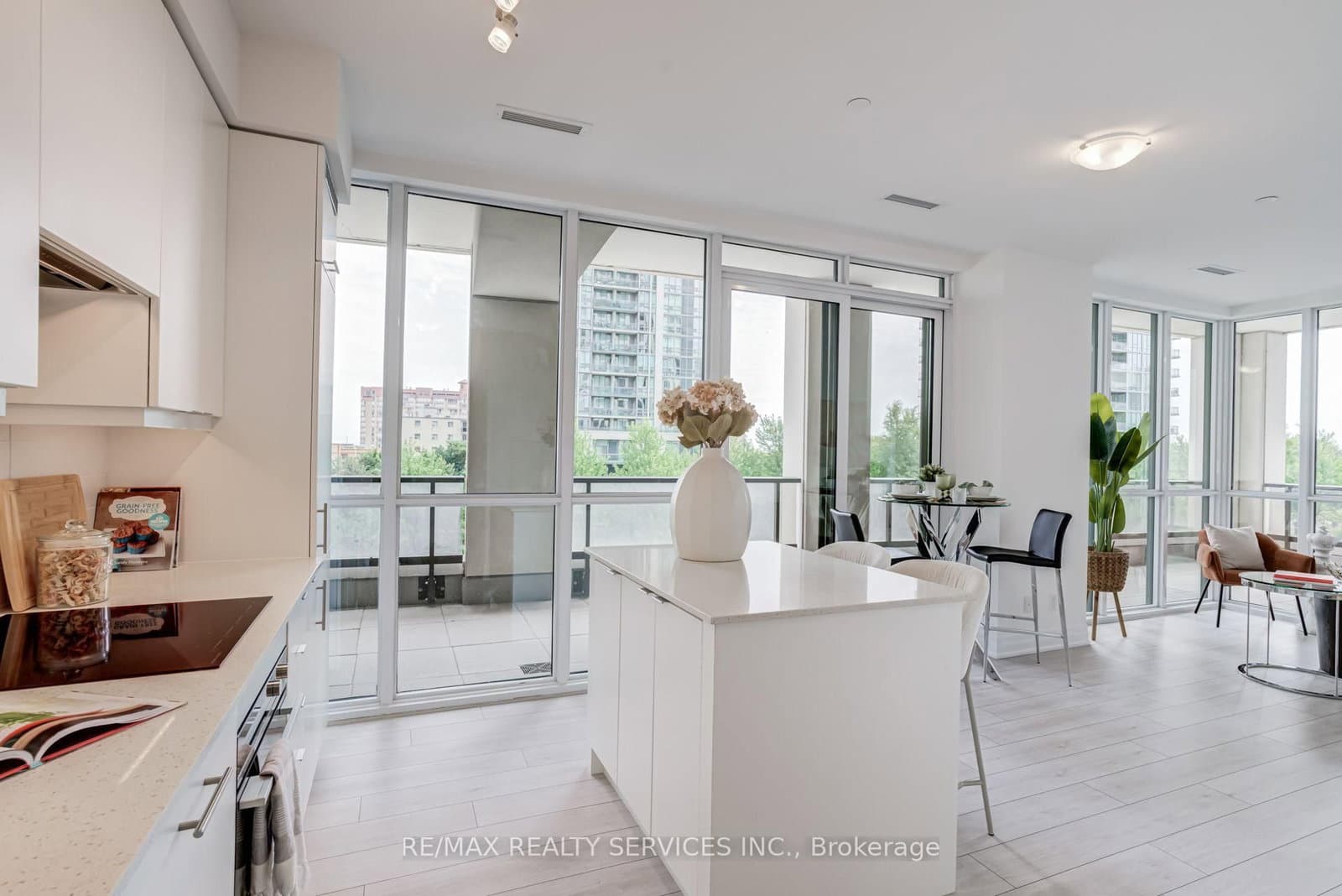 #308 - 30 Elm Drive W