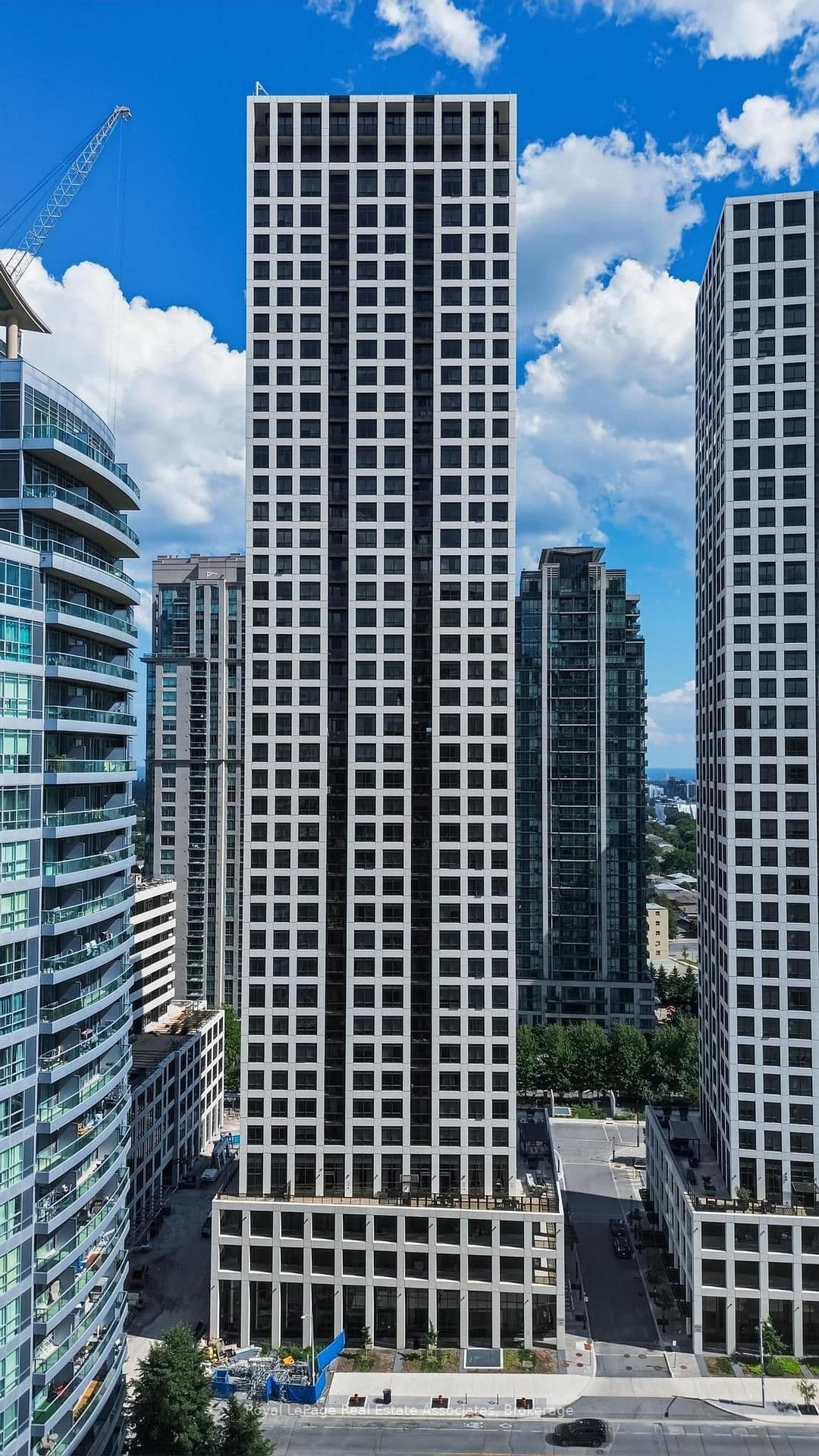 30 Elm Drive W, Unit 3306
