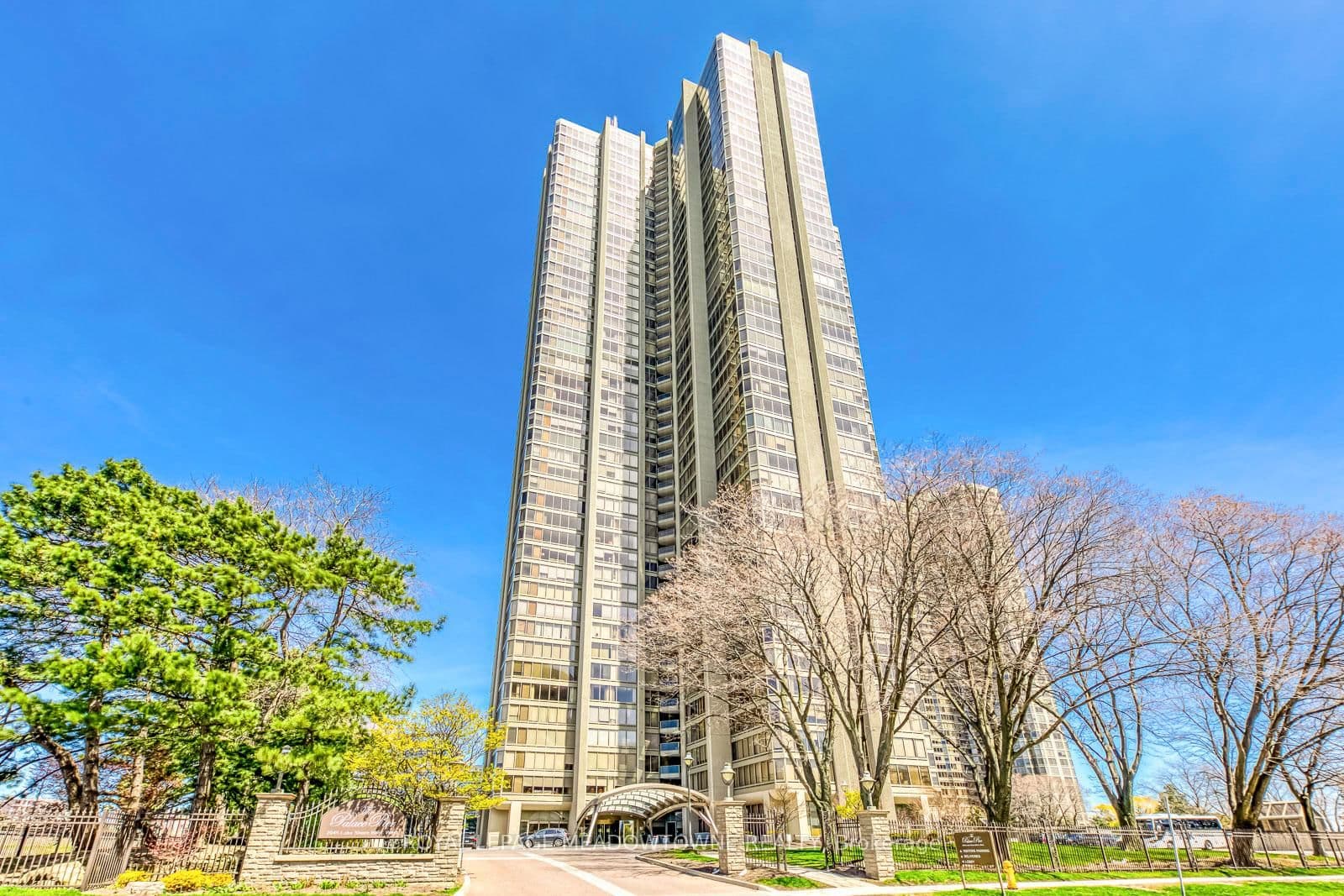 #2011 - 2045 Lakeshore Boulevard W
