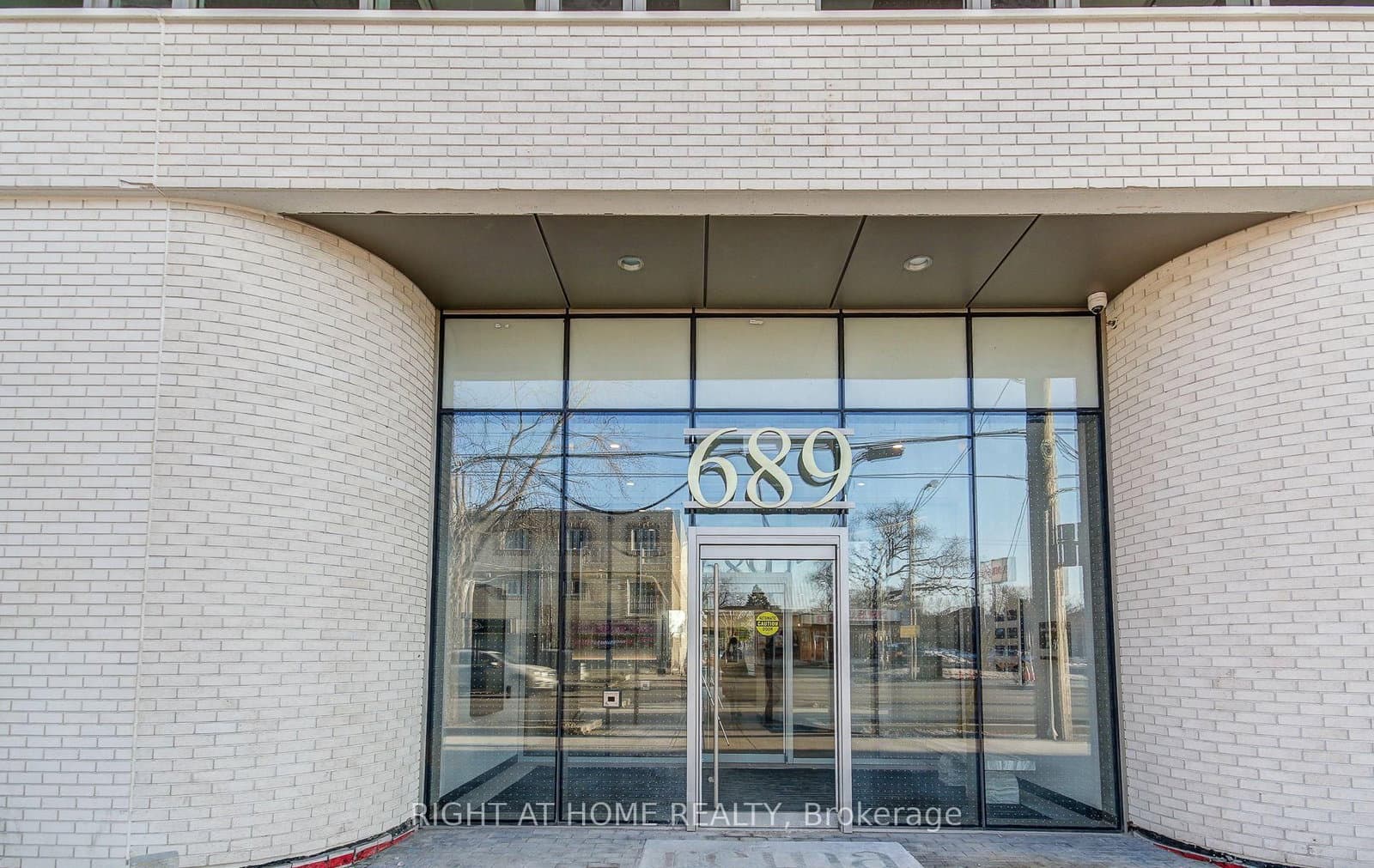 689 The Queensway, Unit 504