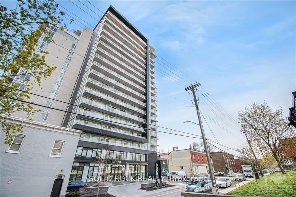 #213 - 255 Bay Street