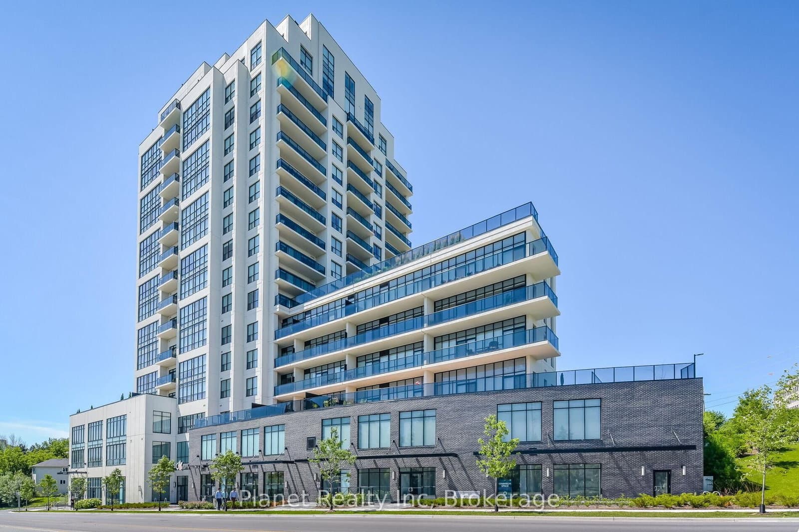 #501 - 150 Wellington Street E