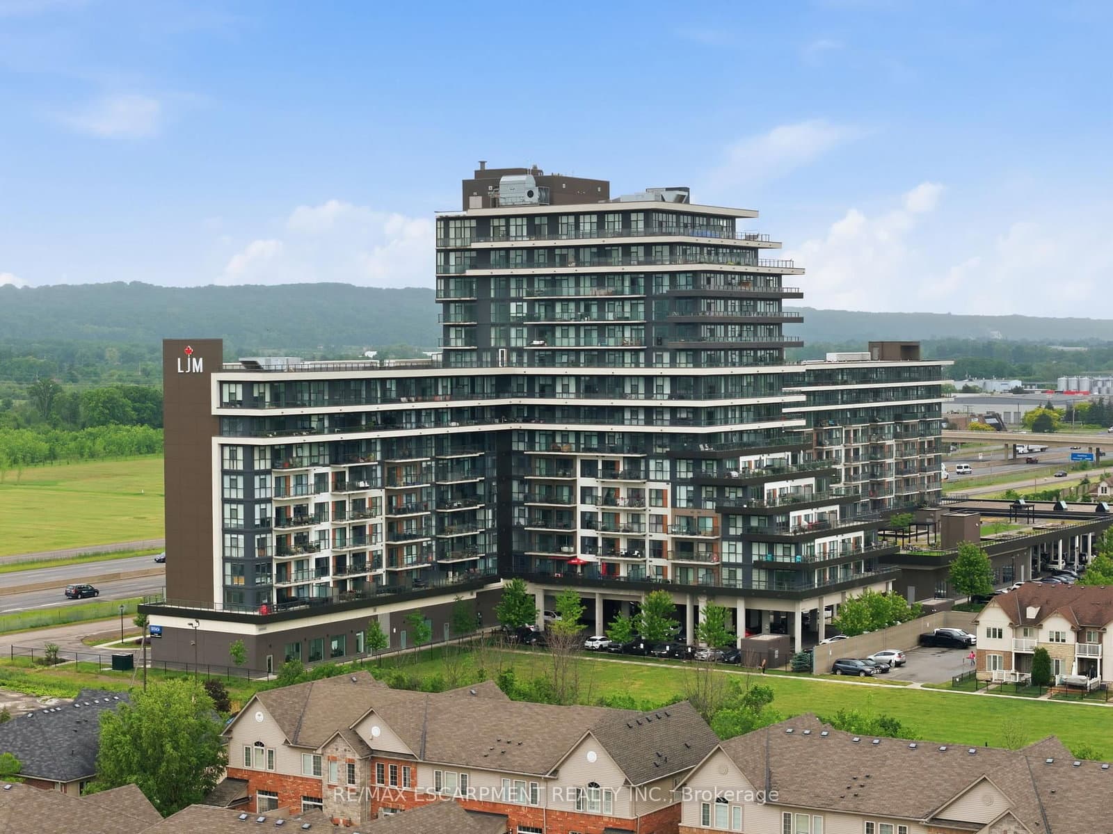 #1201 - 550 North Service Road