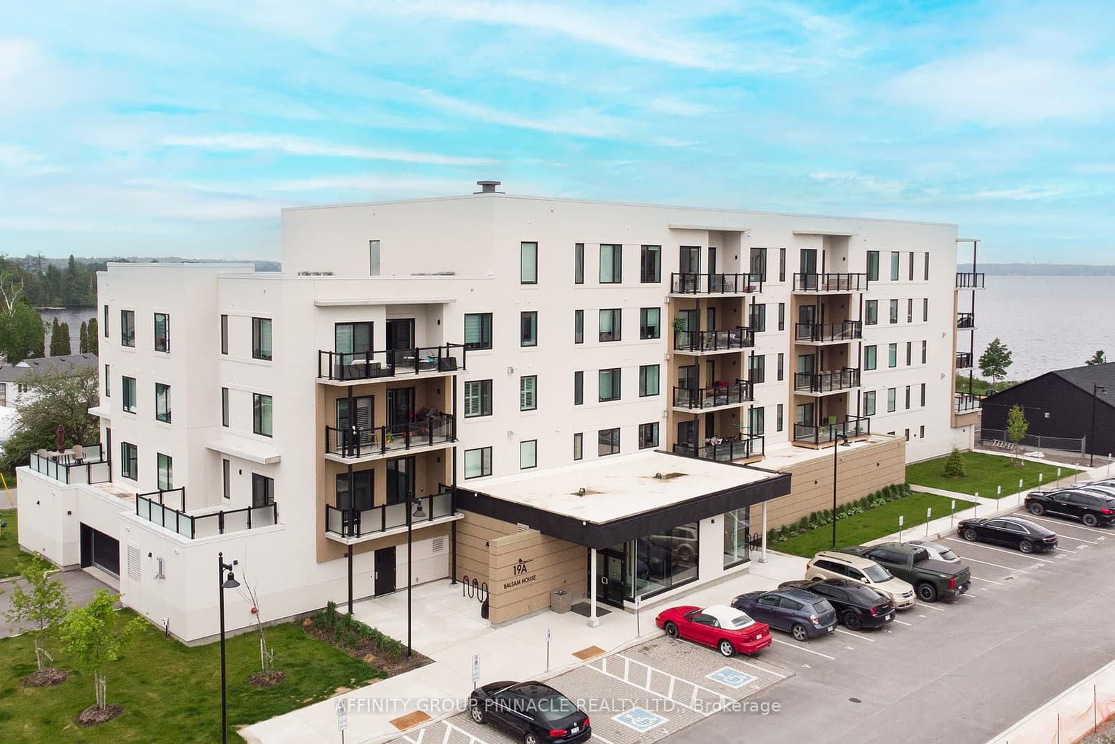 19 A West Street N, Unit 302