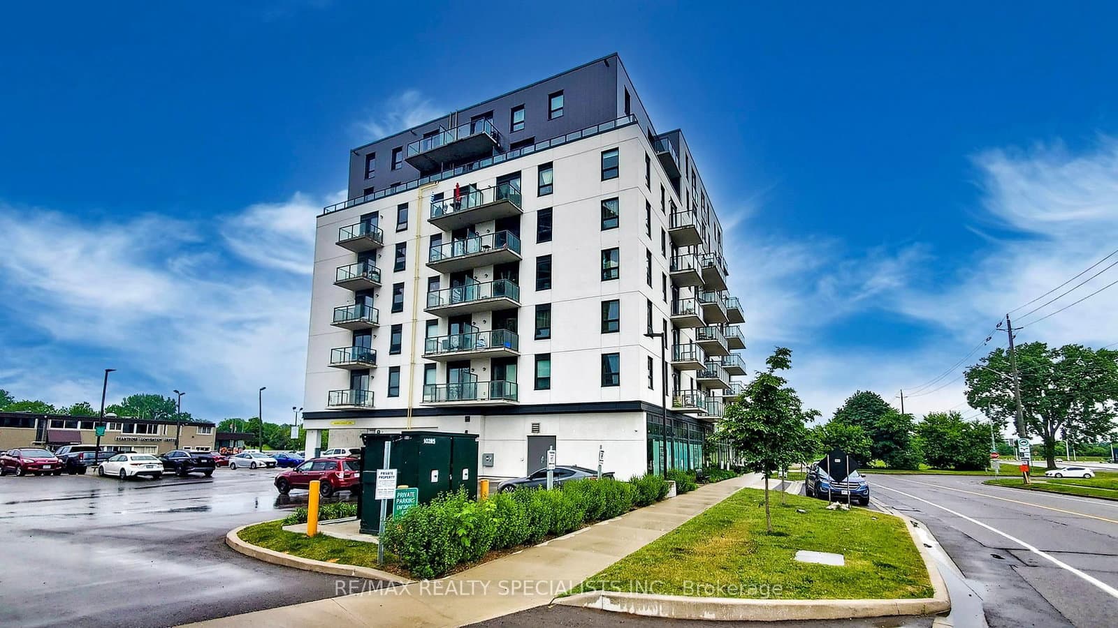#809 - 7 ERIE Avenue