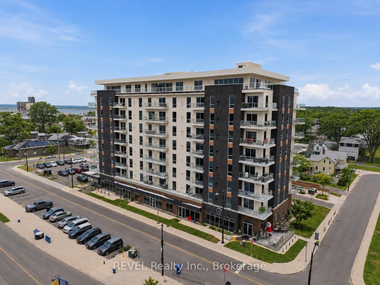 #605 - 118 West Street
