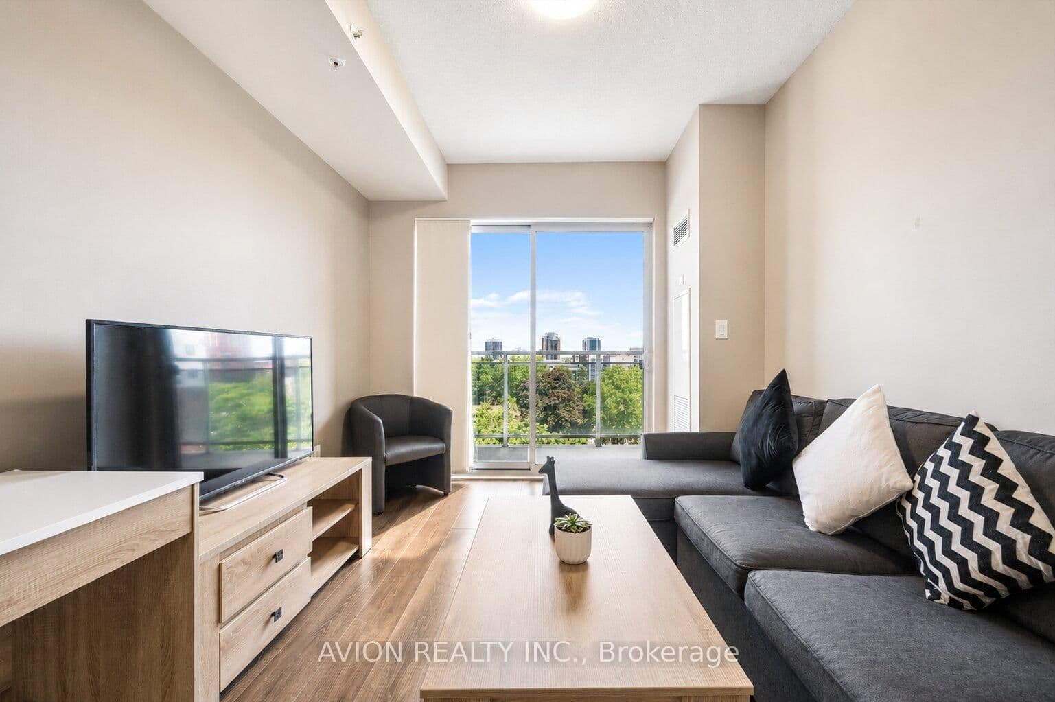 280 Lester Street, Unit 618