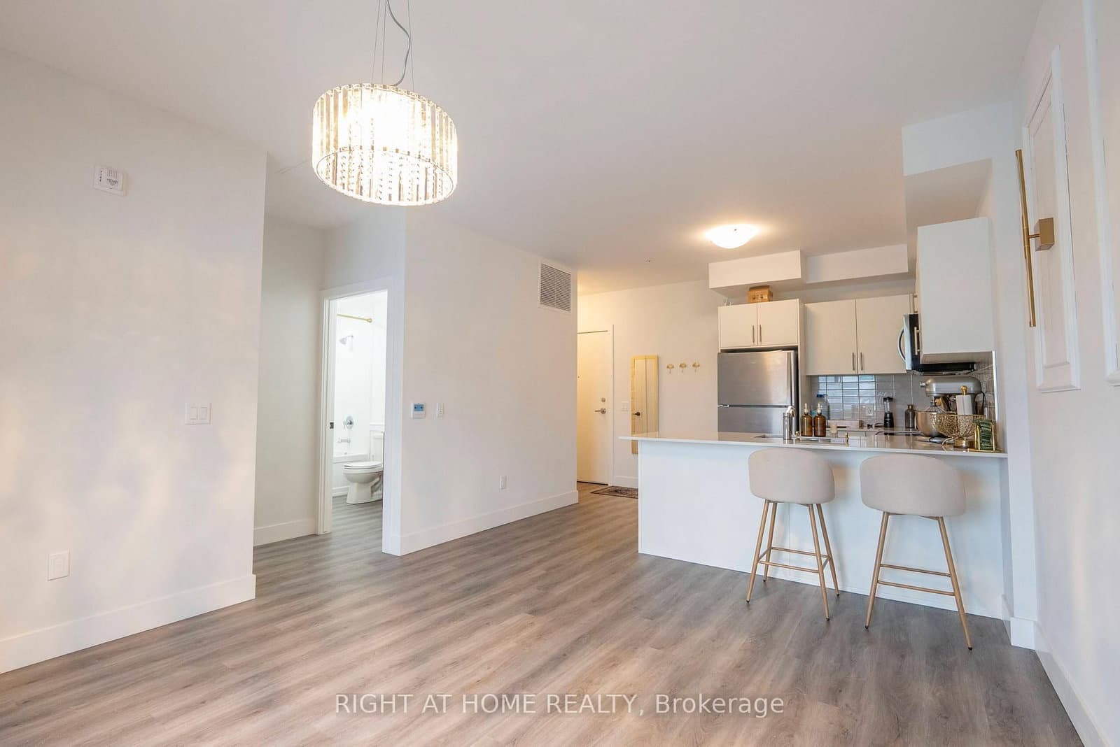1000 Lackner Place E, Unit 302