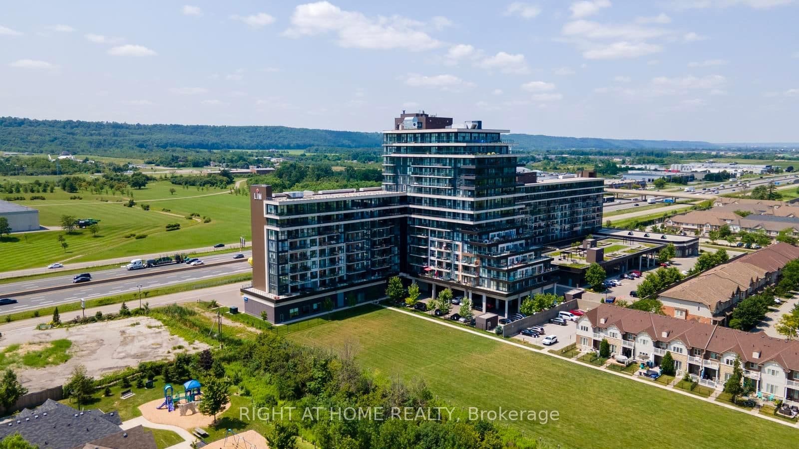 #319 - 550 North Service Road