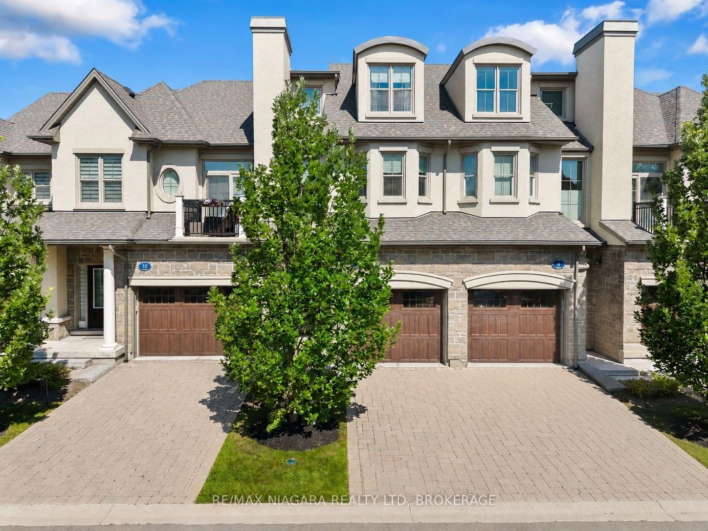 8 St. Andrews Lane S