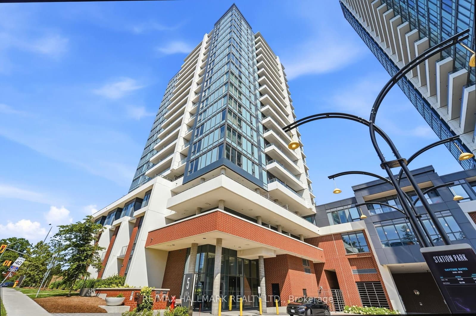 #1406 - 5 Wellington Street S