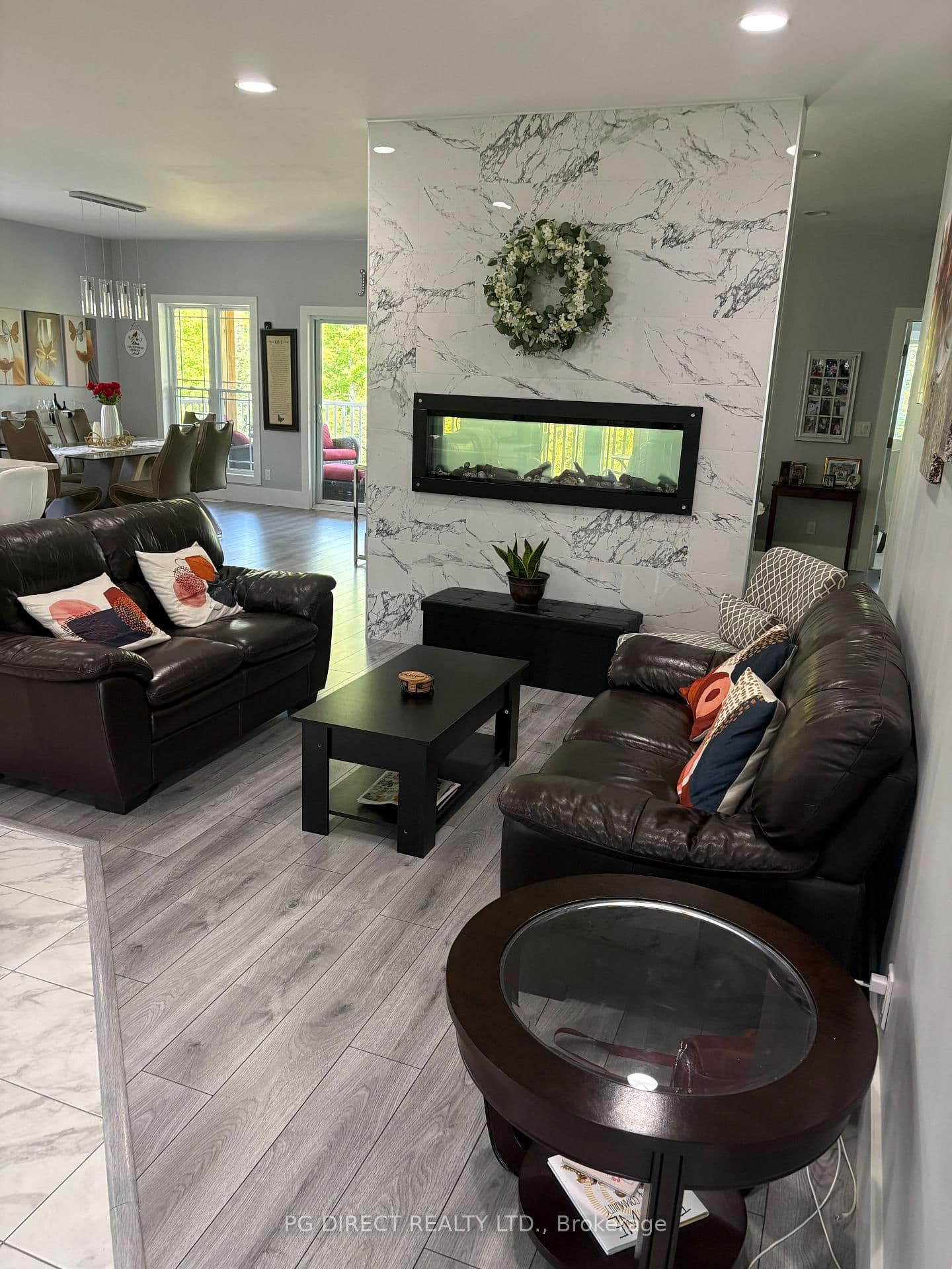 16 Woodstream Drive W