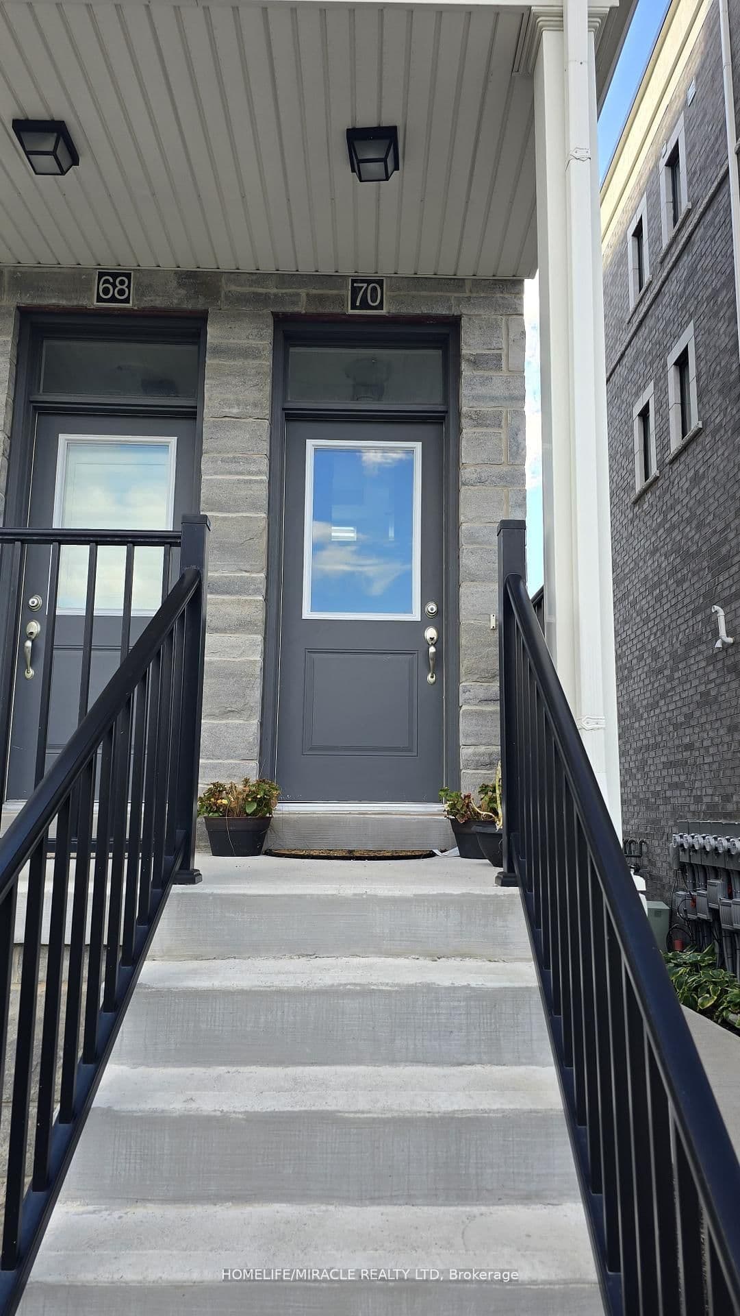 383 Dundas Street E, Unit 70