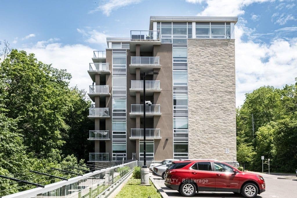 #204 - 479 Charlton Avenue E