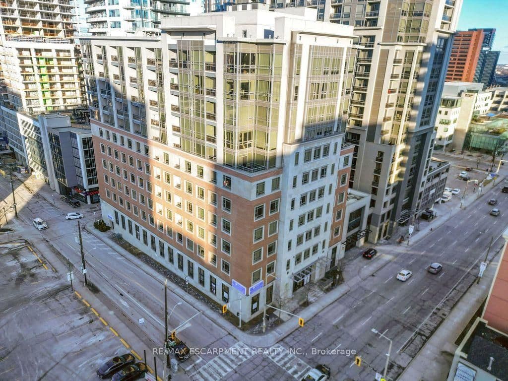 #810 - 150 Main Street W
